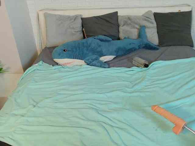KIKIKrash webcam