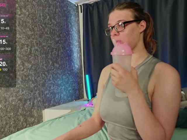 KIKIKrash webcam