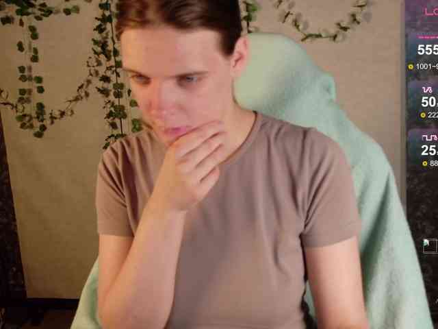 KIKIKrash webcam