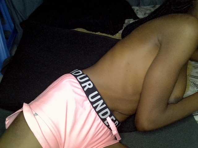 Cynne live cam preview