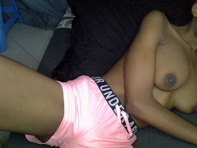 Cynne live cam preview