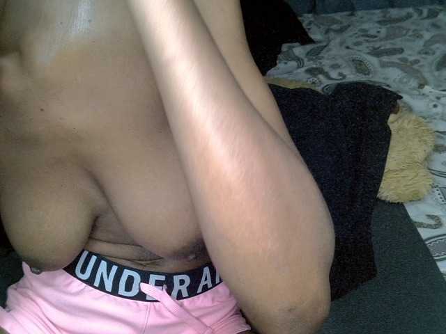 Cynne live cam preview