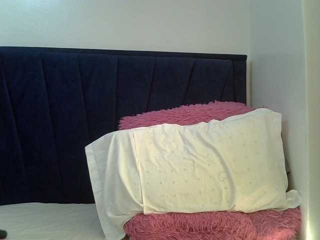le modèle PrettyBambi est en webcam porno dans un show sur le site bongacams, il possède les tags suivants: Ebony,Redhead,Hairy
