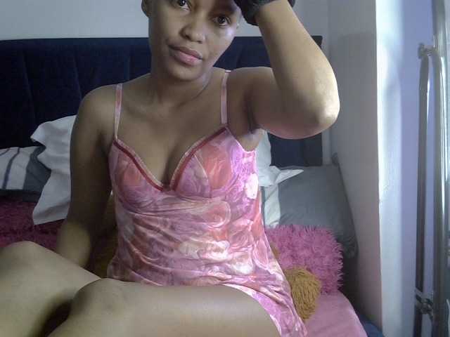 PrettyBambi live cam preview
