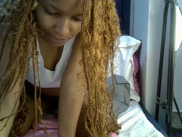 PrettyBambi live cam on BongaCams