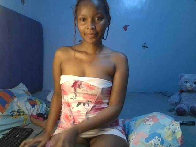 PrettyBambi live webcam show
