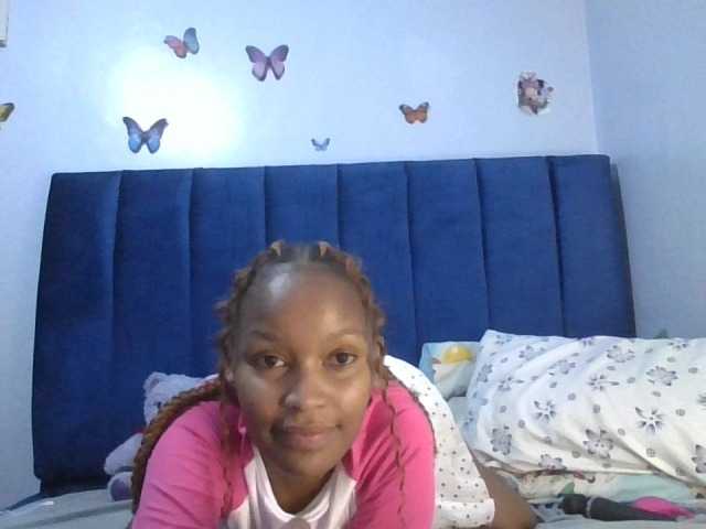 PrettyBambi live cam on UnifiedCams
