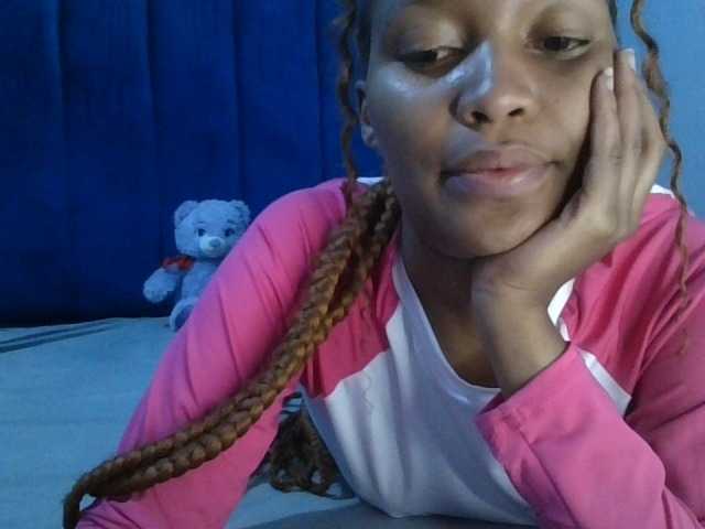 PrettyBambi live cam on BongaCams