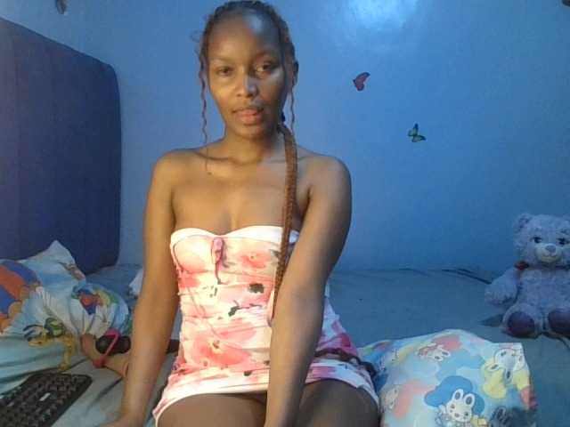 PrettyBambi live webcam show