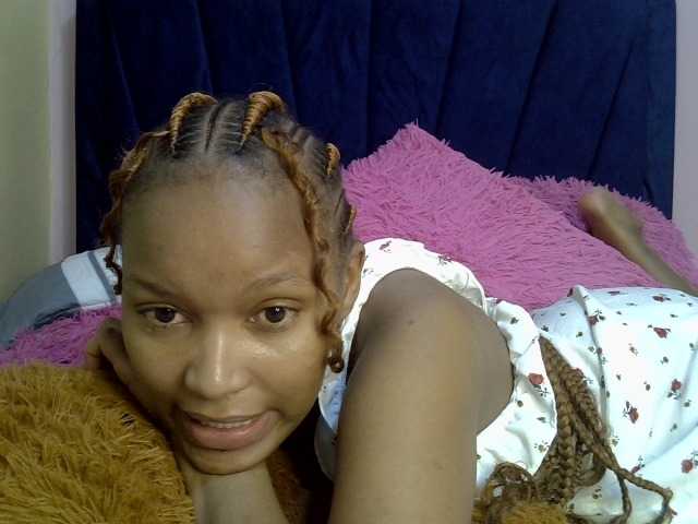 PrettyBambi live cam on UnifiedCams