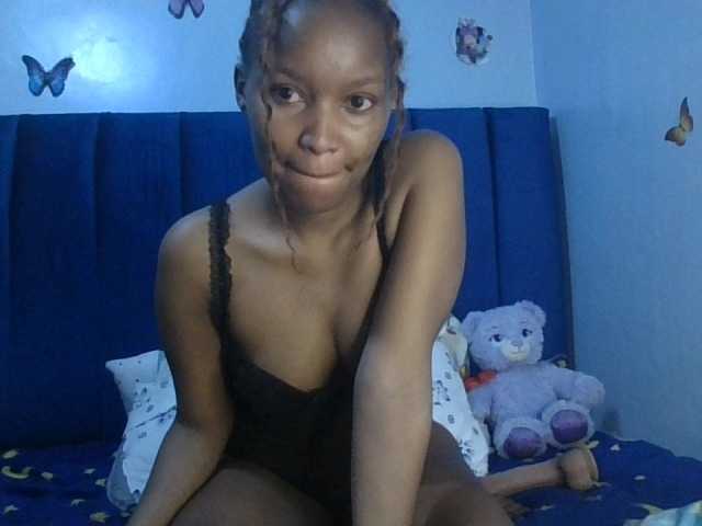 PrettyBambi live cam on BongaCams
