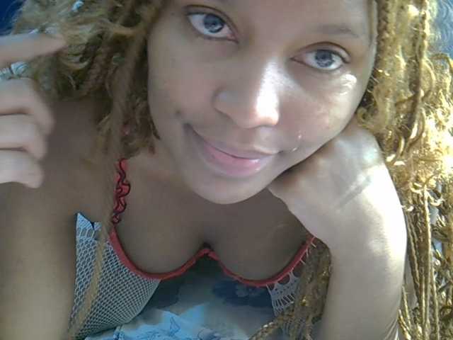 PrettyBambi live cam on BongaCams