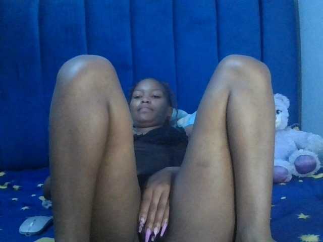 PrettyBambi live cam on BongaCams