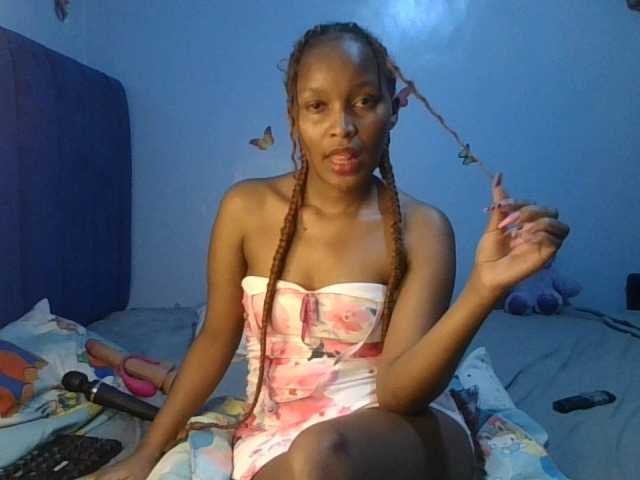 PrettyBambi live webcam show