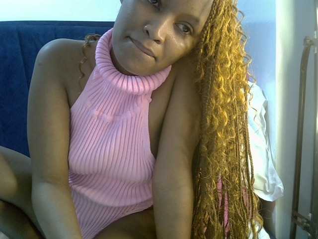 PrettyBambi live cam on BongaCams