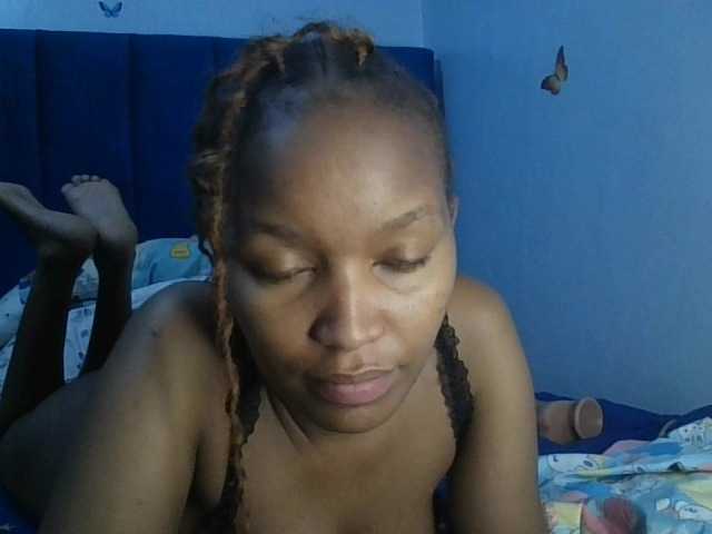 PrettyBambi live webcam show