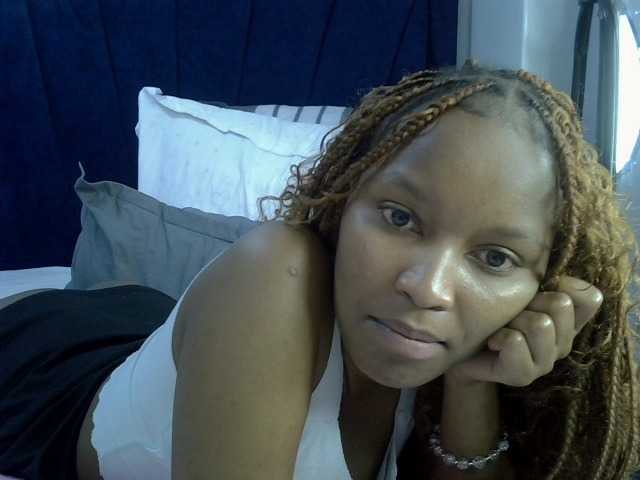PrettyBambi live cam on BongaCams
