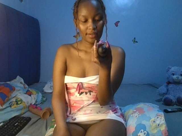 PrettyBambi live webcam show