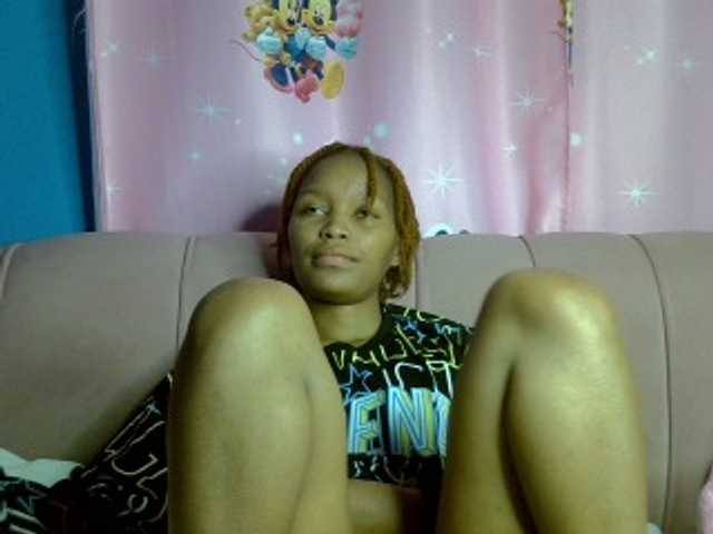 PrettyBambi live cam on BongaCams
