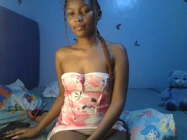 PrettyBambi live webcam show