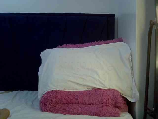 PrettyBambi webcam