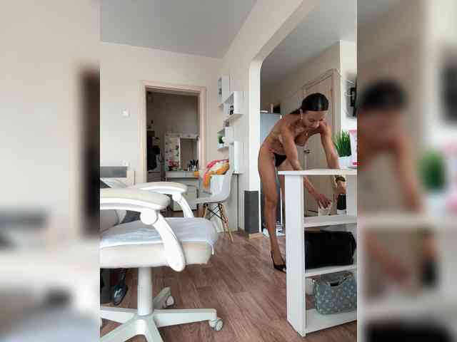 AdrienneBourget Sex Cam Show