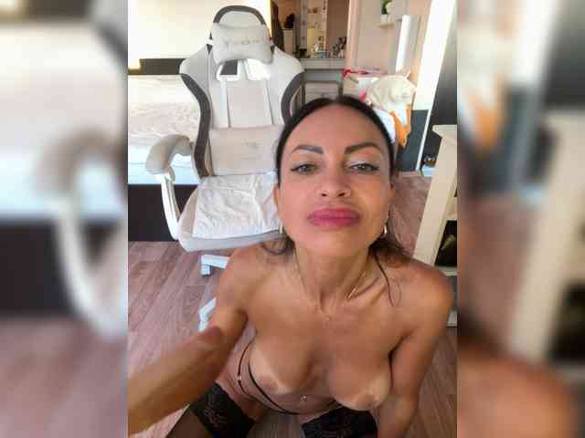AdrienneBourget webcam