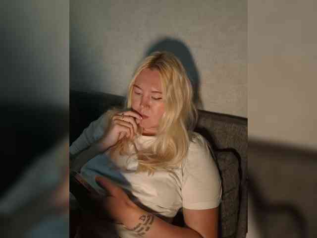 AliceVictory webcam