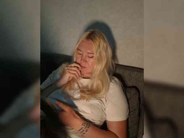 AliceVictory webcam