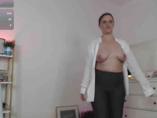 LelaRyann webcam