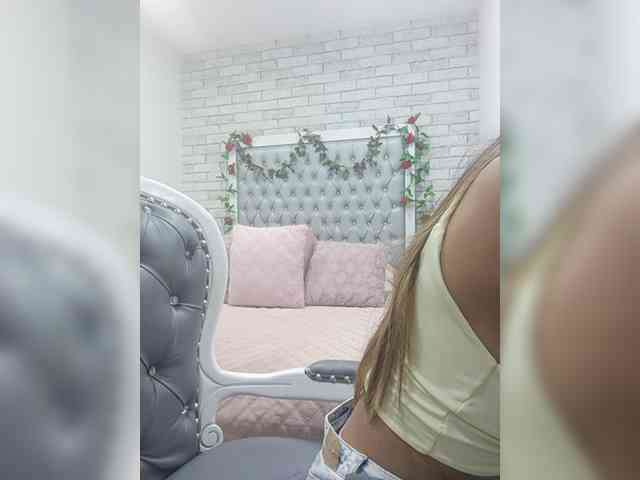 ElizHarper webcam