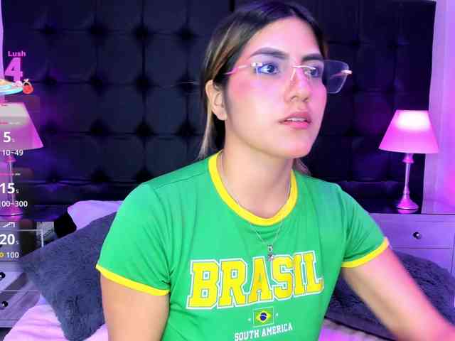 ElizHarper webcam