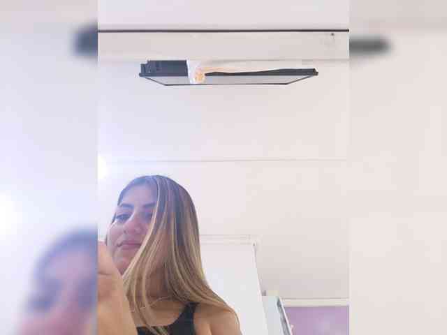 ElizHarper webcam