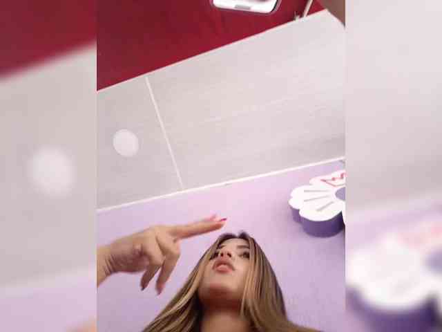 ElizHarper webcam