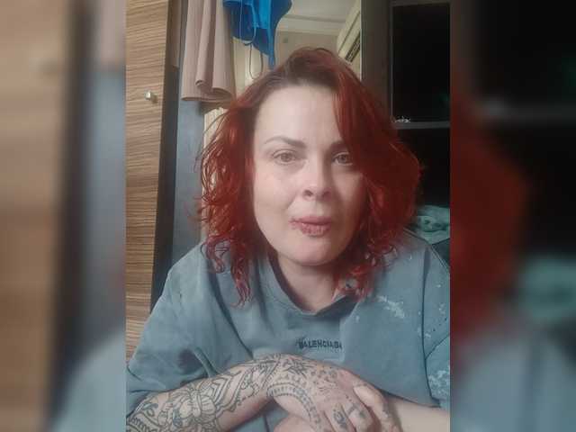 Redfoxlikefiree live cam on BongaCams