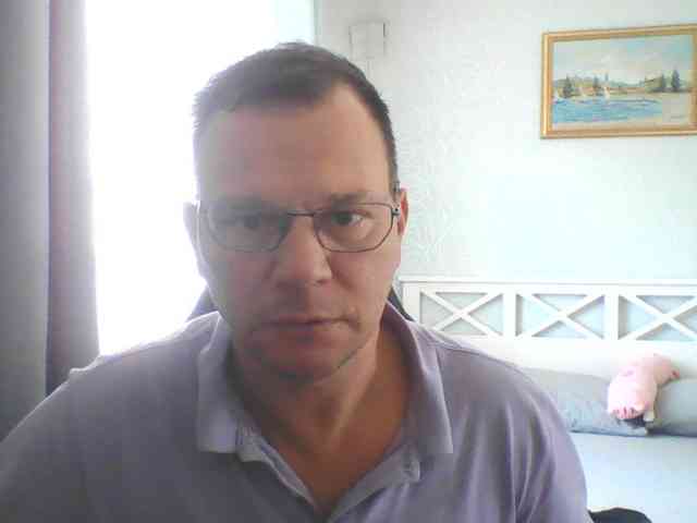 Morkotik45's cam show statistics and live stream