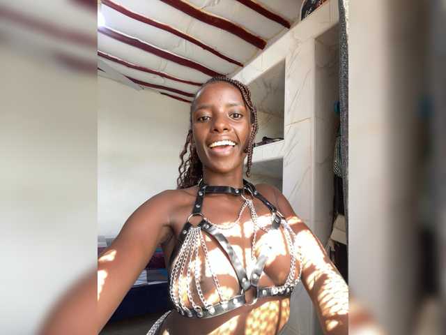 Candystar1 live cam on BongaCams