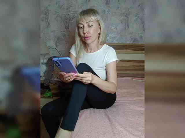 Peach83 webcam