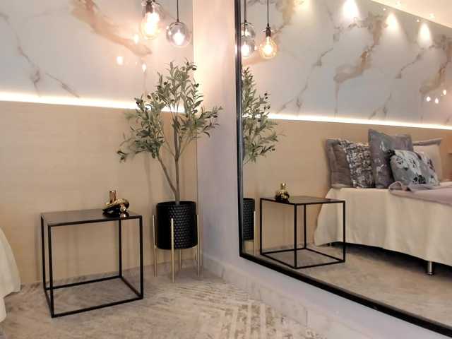 SolAvelar's BongaCams show and profile