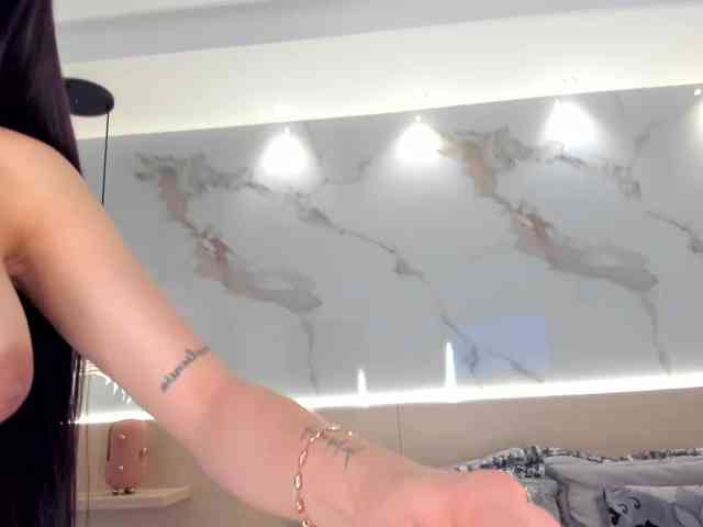 SolAvelar Live Webcam on BongaCams