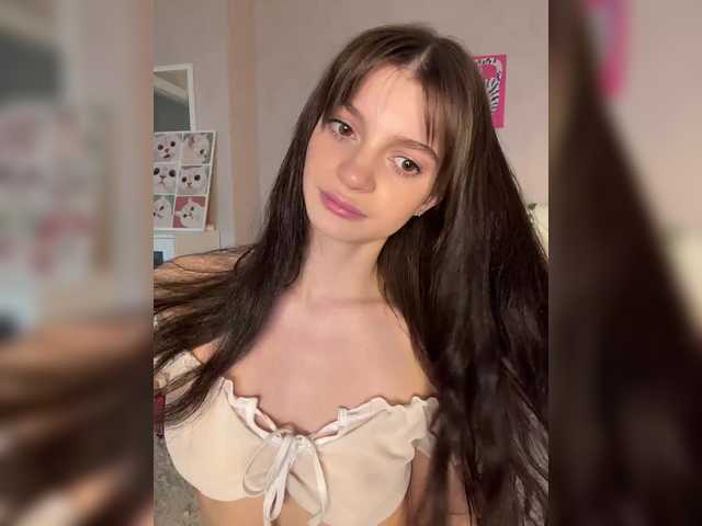 le modèle shottup est en webcam porno dans un show sur le site bongacams, il possède les tags suivants: White/Caucasian,Brunette,Shaved
