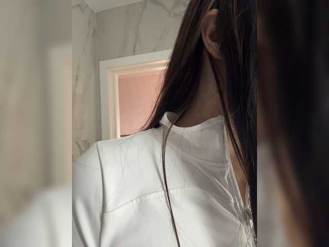 le modèle shottup est en webcam porno dans un show sur le site bongacams, il possède les tags suivants: White/Caucasian,Brunette,Shaved