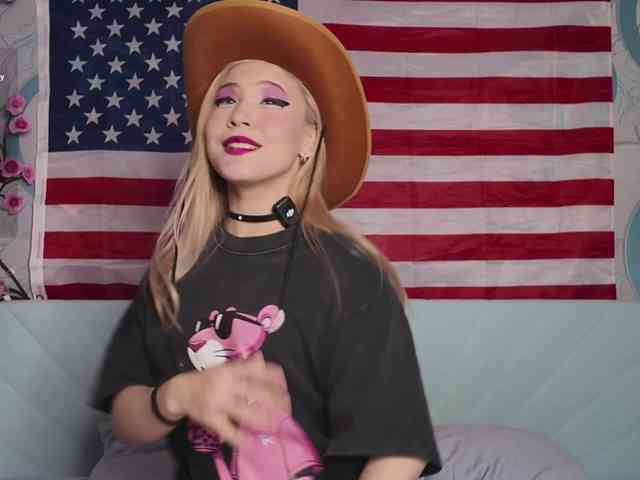 PussyRose webcam