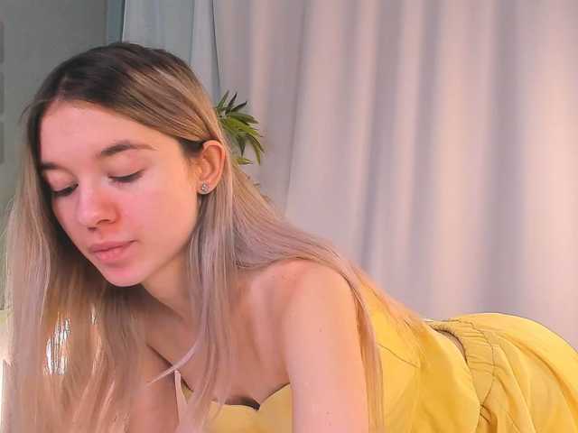 WhiteKelly live cam preview