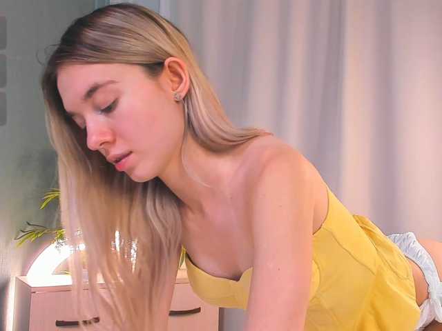 WhiteKelly live cam preview