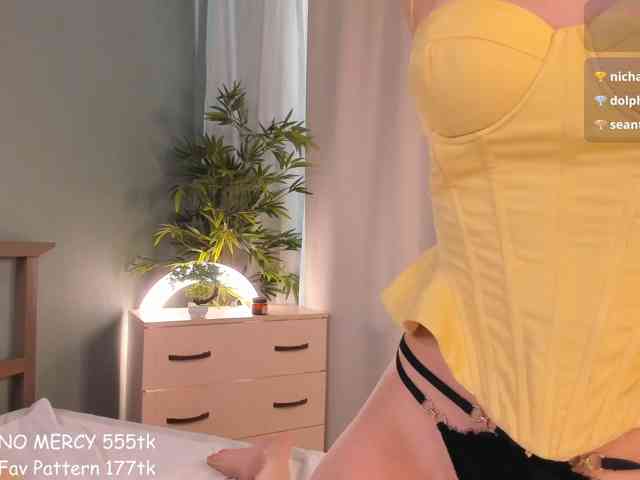 WhiteKelly live female cam on bongacams