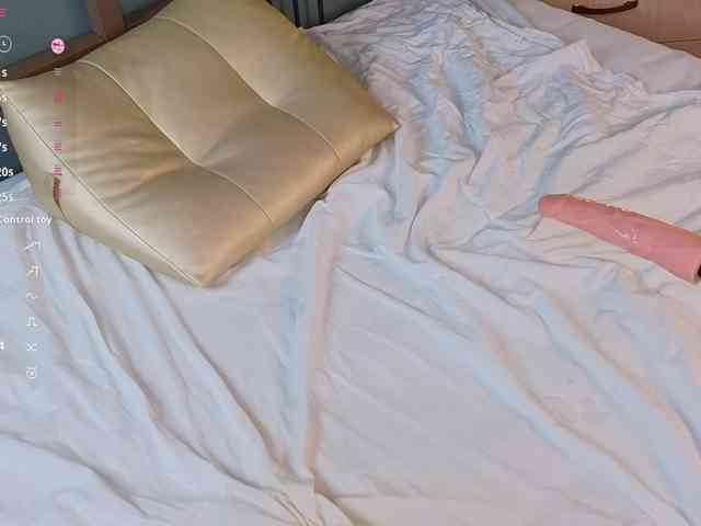 WhiteKelly Live Webcam on BongaCams
