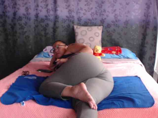 miia-1bigass webcam