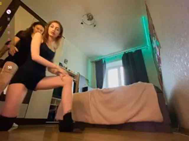 MilaElin webcam