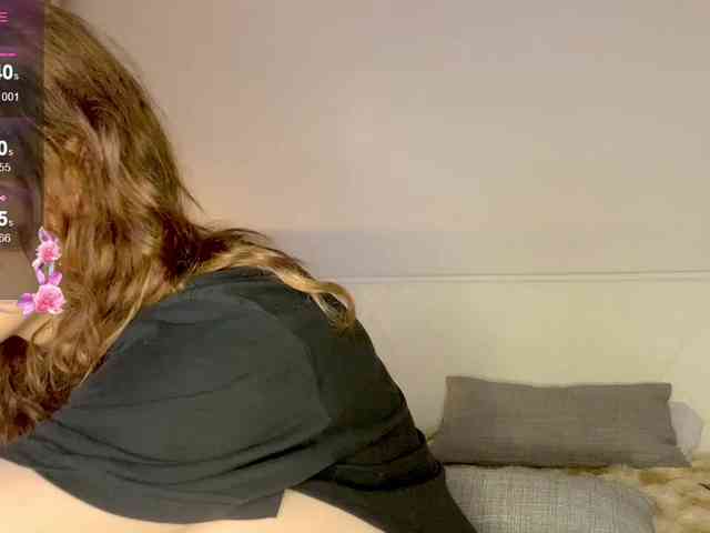 MilaElin webcam